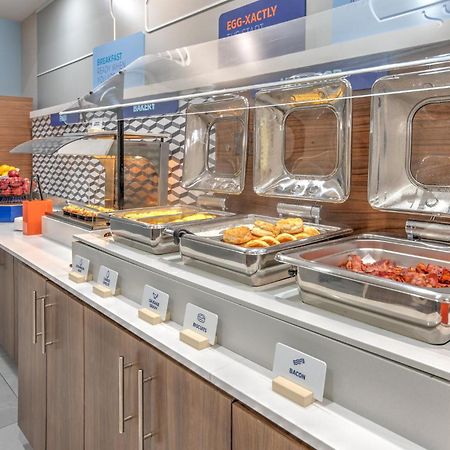 Holiday Inn Express Hotel & Suites Dallas West By Ihg Екстериор снимка