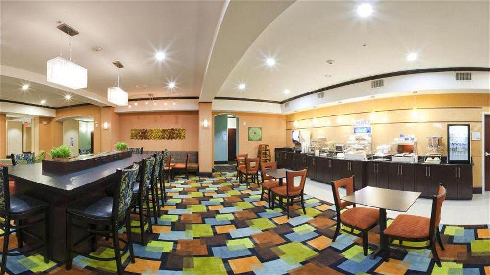 Holiday Inn Express Hotel & Suites Dallas West By Ihg Екстериор снимка