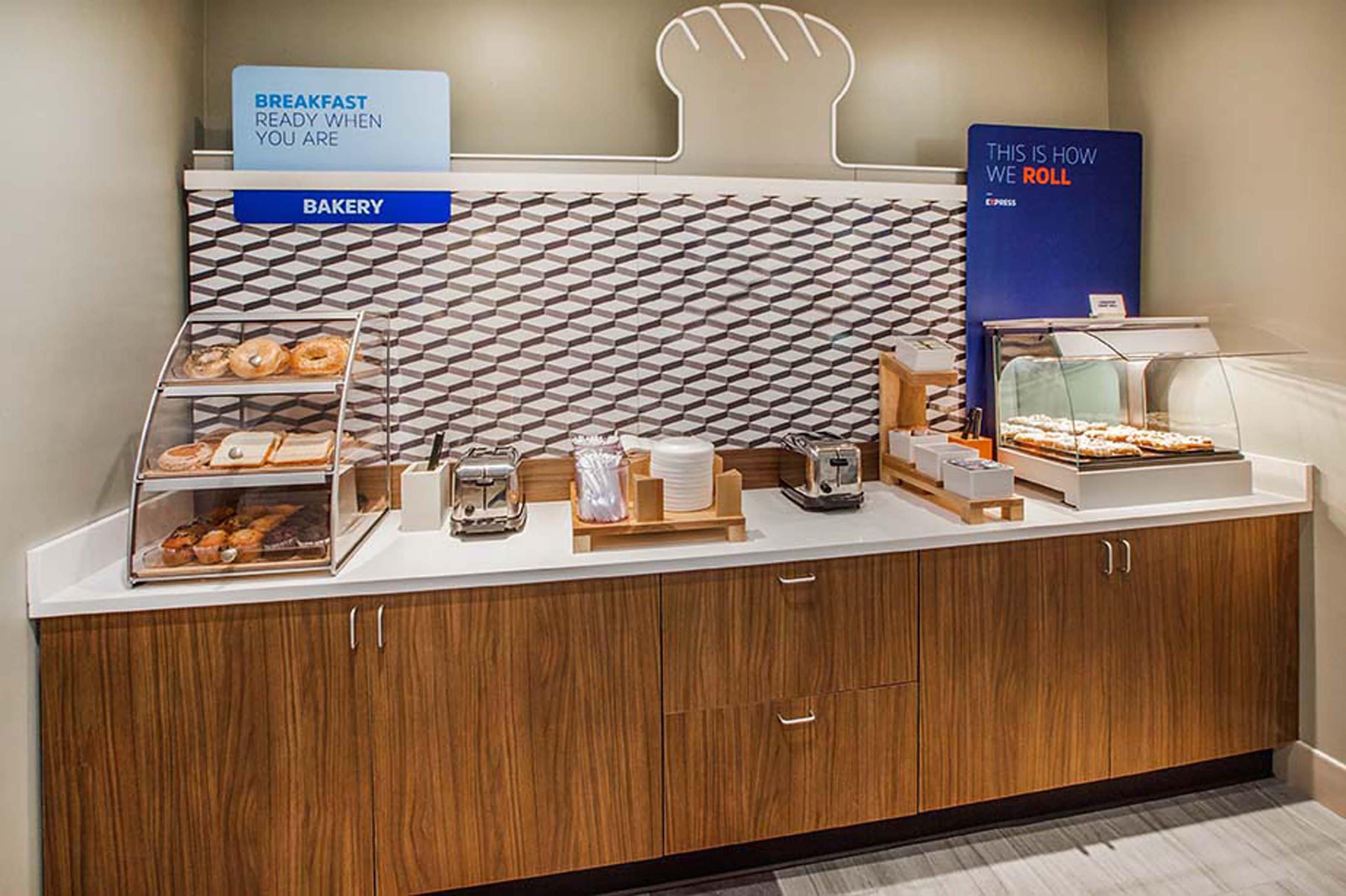 Holiday Inn Express Hotel & Suites Dallas West By Ihg Екстериор снимка