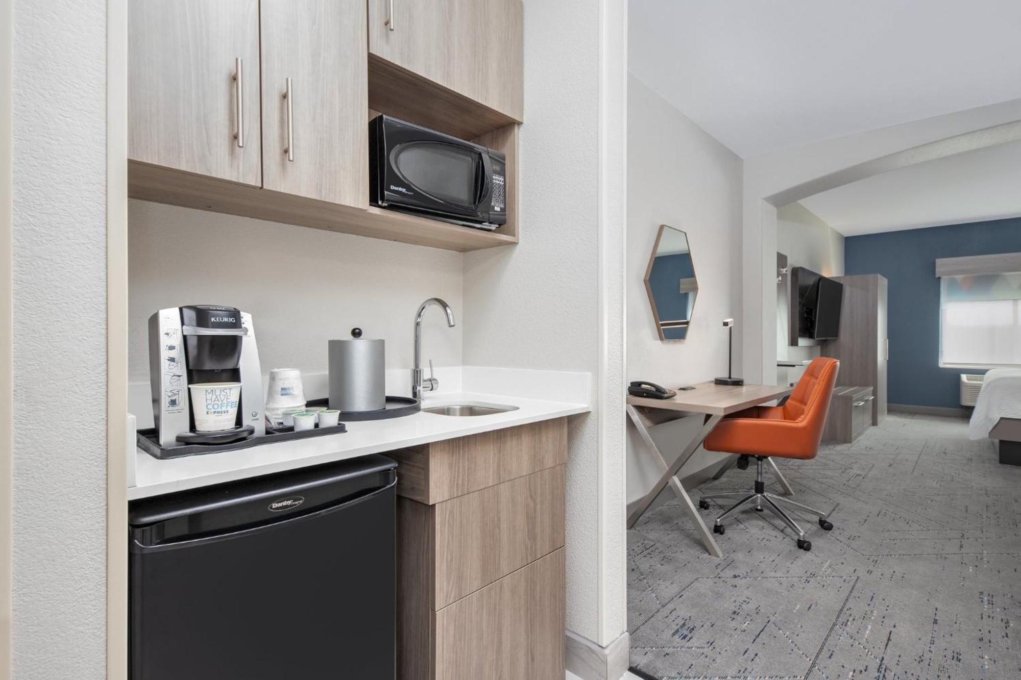 Holiday Inn Express Hotel & Suites Dallas West By Ihg Екстериор снимка