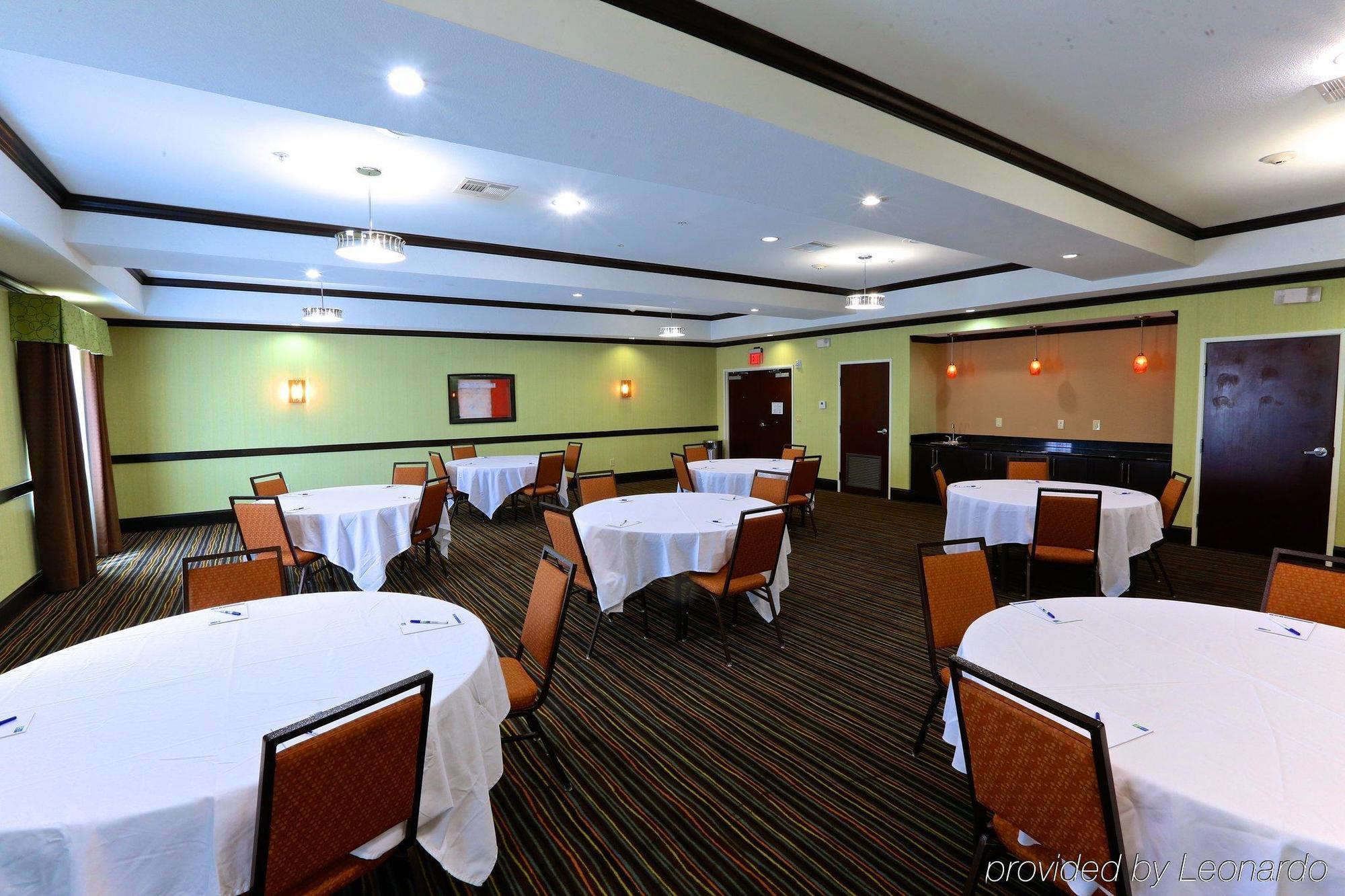 Holiday Inn Express Hotel & Suites Dallas West By Ihg Екстериор снимка