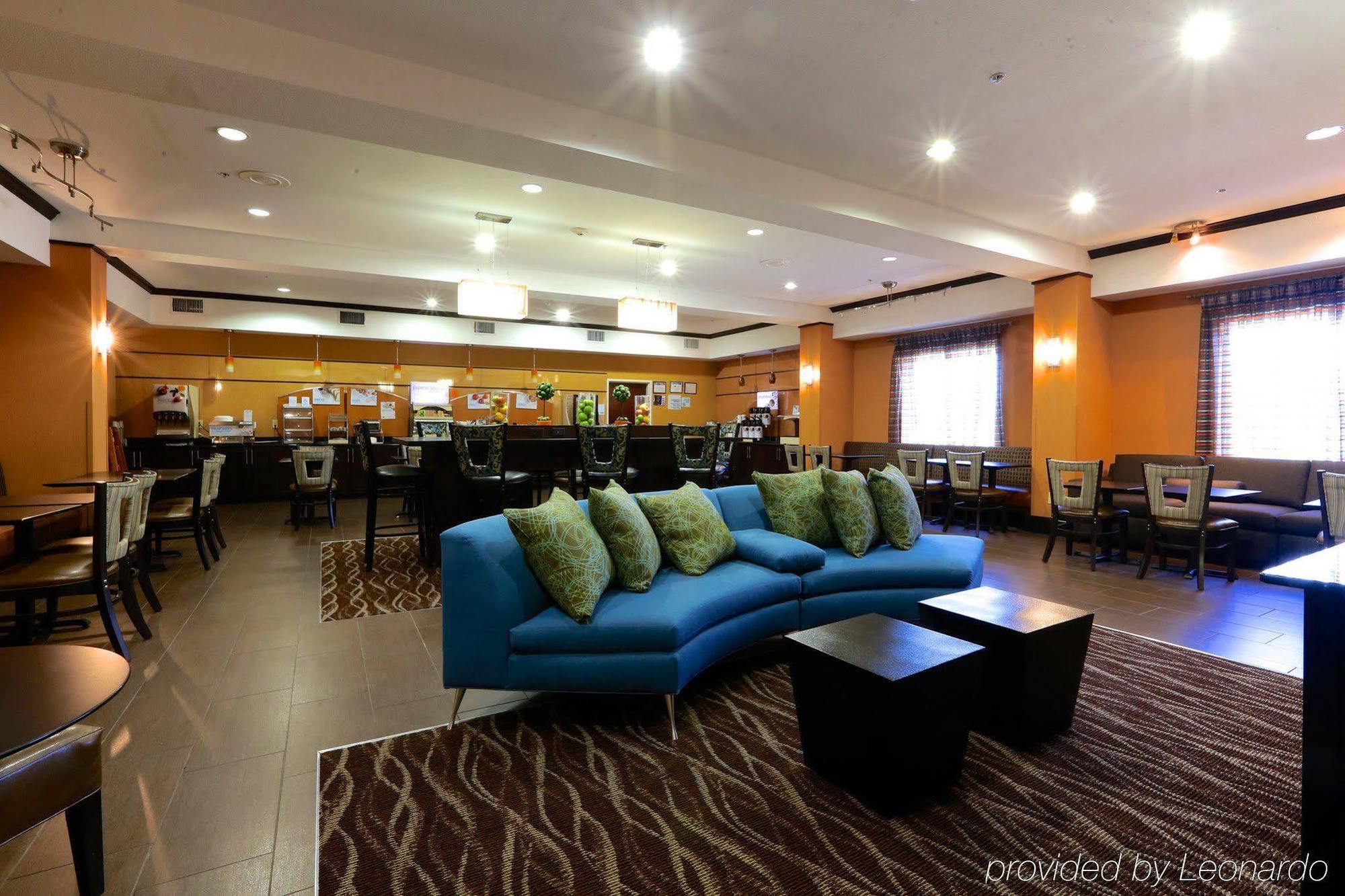 Holiday Inn Express Hotel & Suites Dallas West By Ihg Екстериор снимка