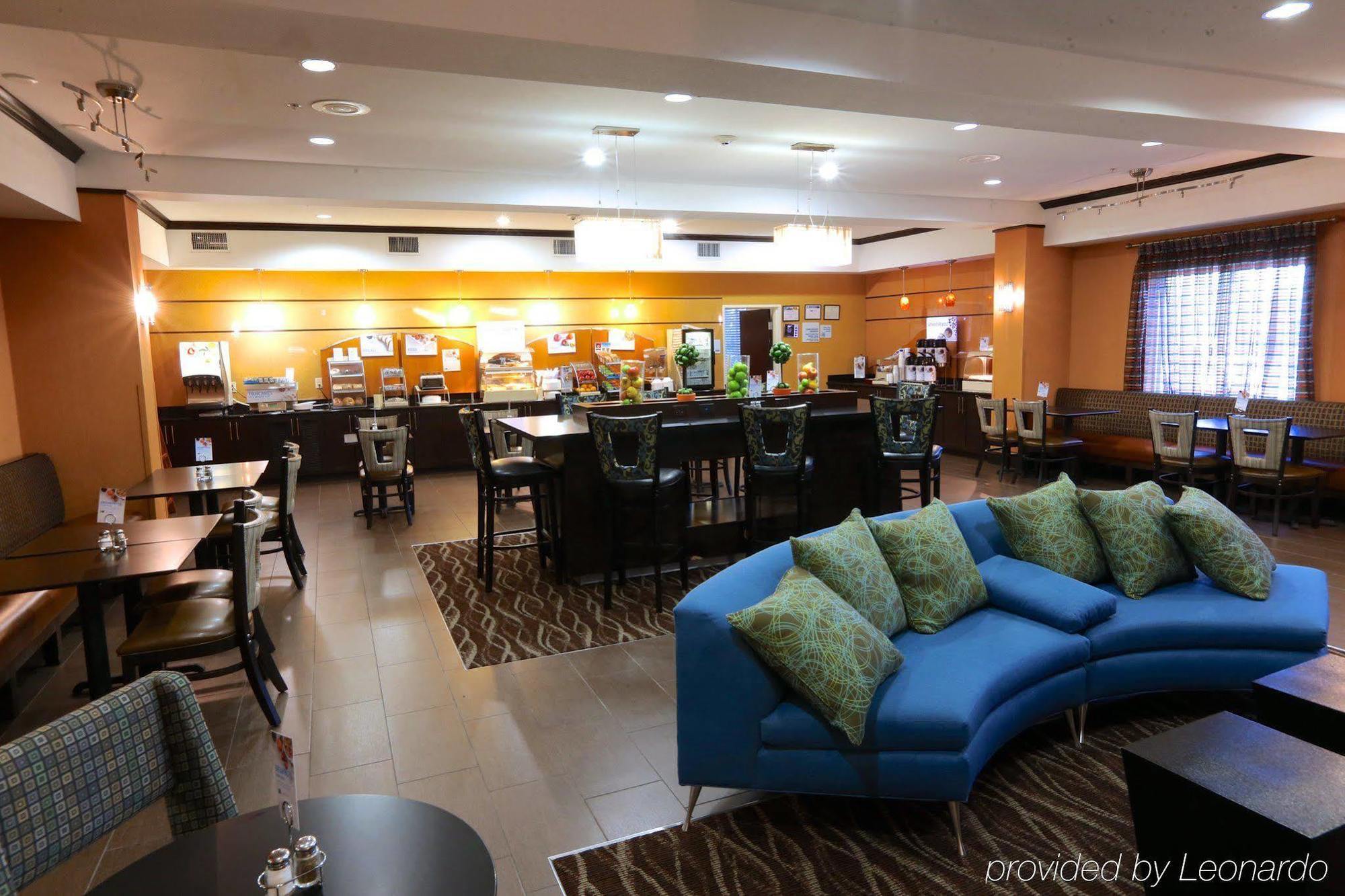 Holiday Inn Express Hotel & Suites Dallas West By Ihg Екстериор снимка
