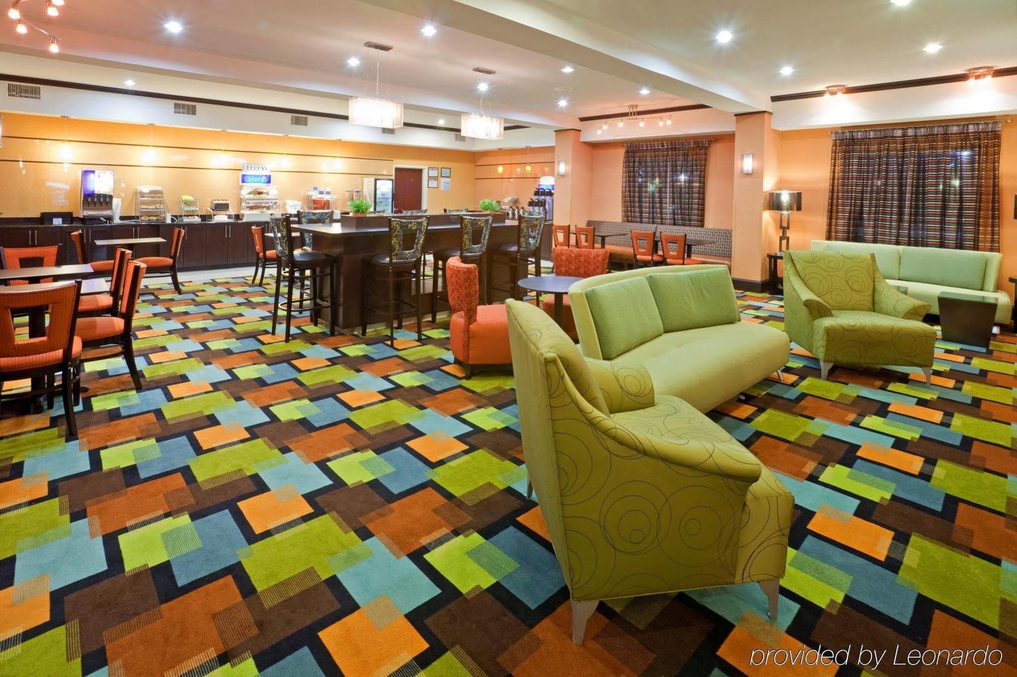 Holiday Inn Express Hotel & Suites Dallas West By Ihg Екстериор снимка