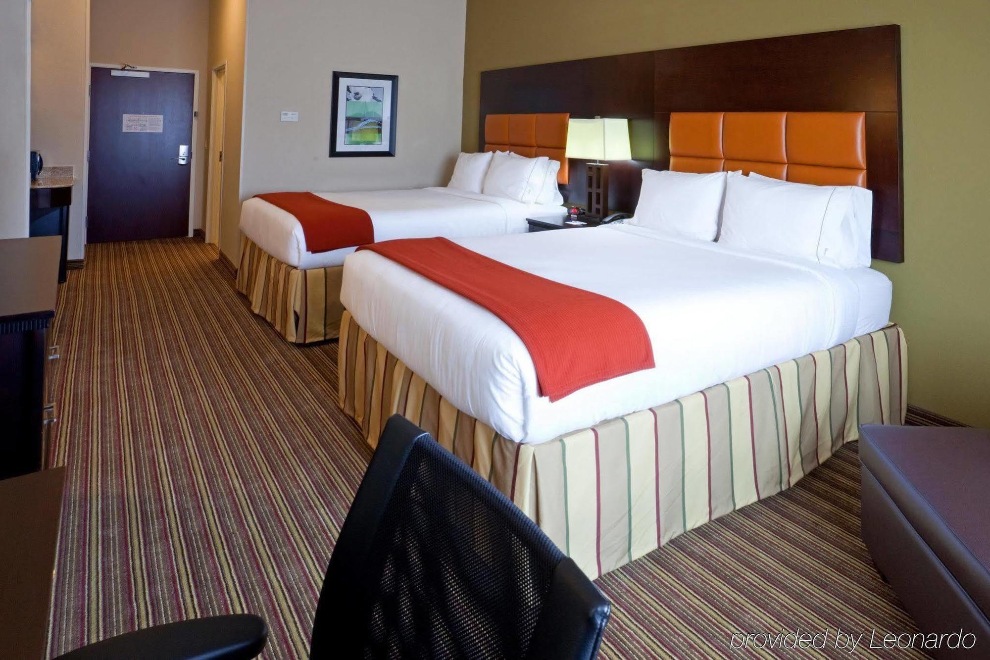Holiday Inn Express Hotel & Suites Dallas West By Ihg Екстериор снимка